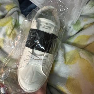 brand new rockstud valentino sneaker